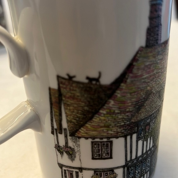 Dunoon Scotland Cottage Coffee Mug cat and squirrel on roof - Picture 6 of 6